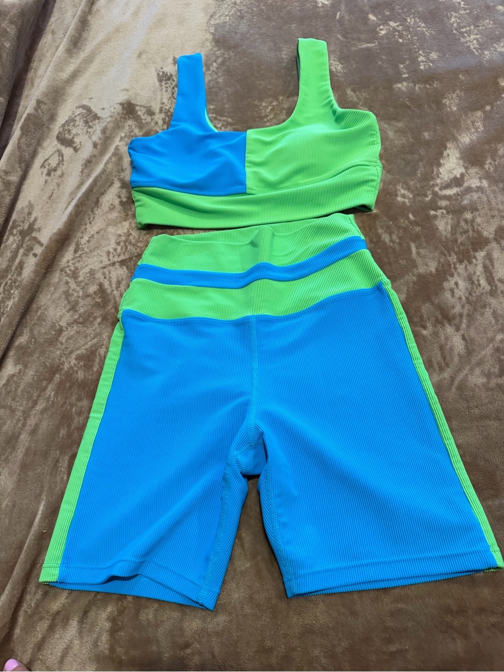 Beach Riot Neon Green & Bright Blue Colorblock Active Set